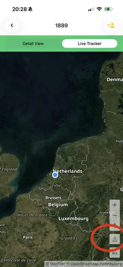 Aplicación móvil: mapa del rastreador en vivo centrado en su propia ubicación, con el botón del teléfono marcado